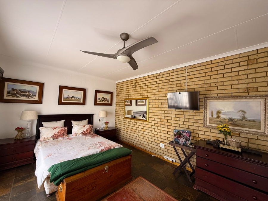 6 Bedroom Property for Sale in Van Der Hoff Park North West